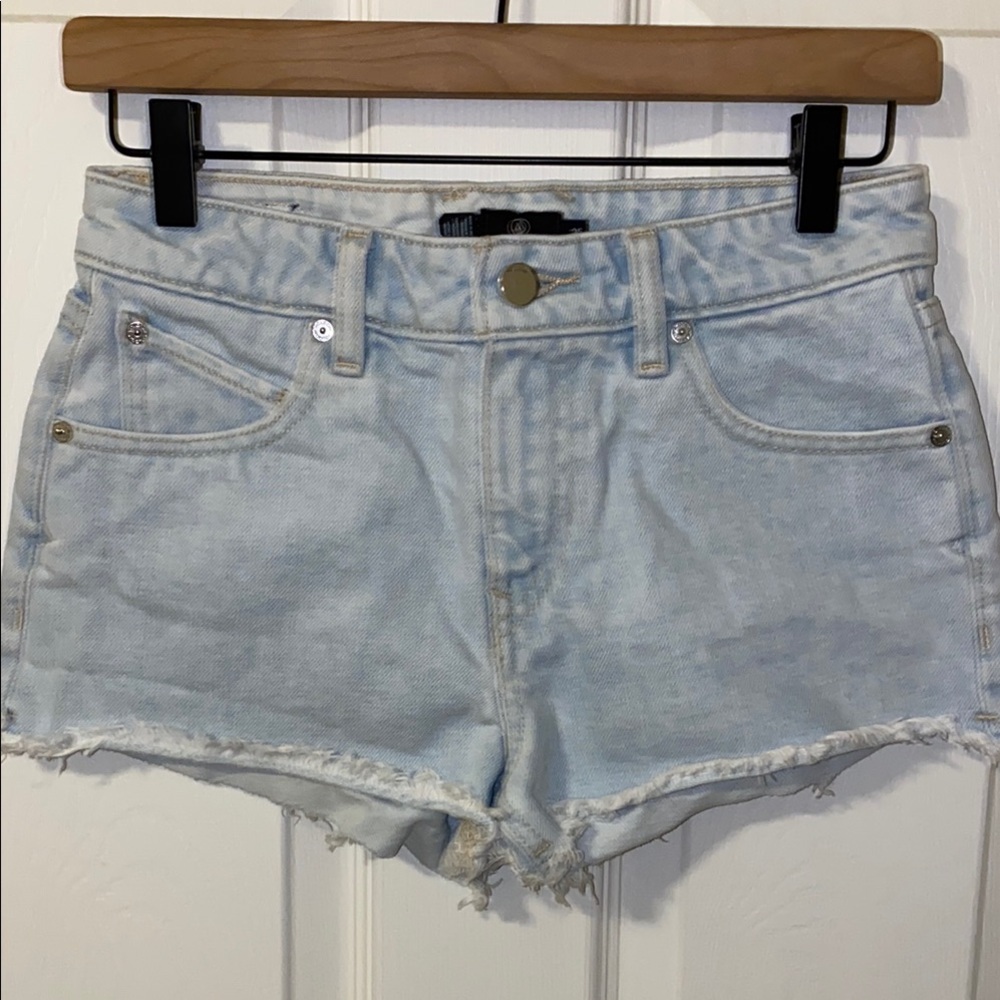 Volcom 1991 Vintage Classic Fit Mid Rise Jean Shorts Distressed Size 25